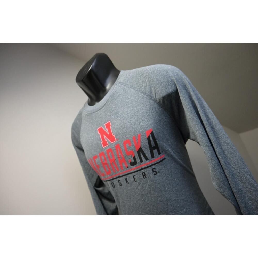 Champion Gym Shirt Nebraska Huskies Long Sleeve Athletic Mens Size‎ Medium